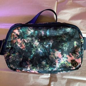 Lululemon Everywhere Belt Bag